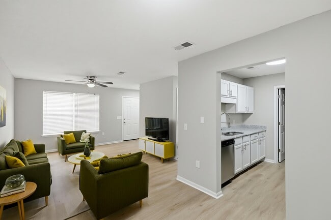 Englewood Apartments in Leesburg, AL - Foto de edificio - Building Photo