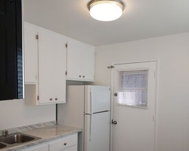 6091 Horton Dr in La Mesa, CA - Foto de edificio - Building Photo