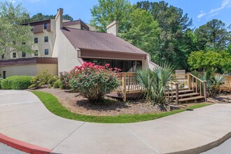 Amberwood Apartments in Lagrange, GA - Building Photo - Building Photo