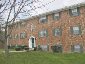 Stonehurst Garden in Newport, DE - Foto de edificio - Building Photo