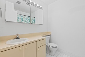 3320 Simms St in Hollywood, FL - Foto de edificio - Building Photo