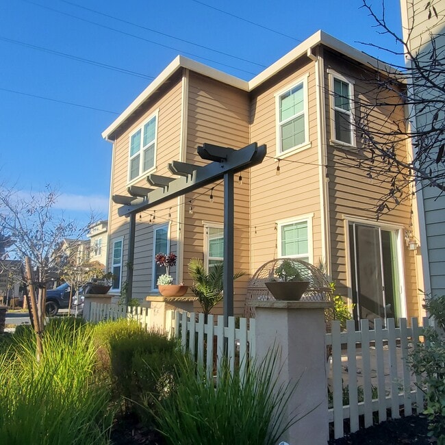 property at 336 N Park Ct