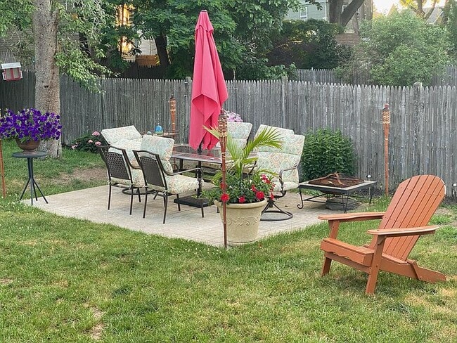 10 Carver St, Unit 1 in Pawtucket, RI - Building Photo - Building Photo