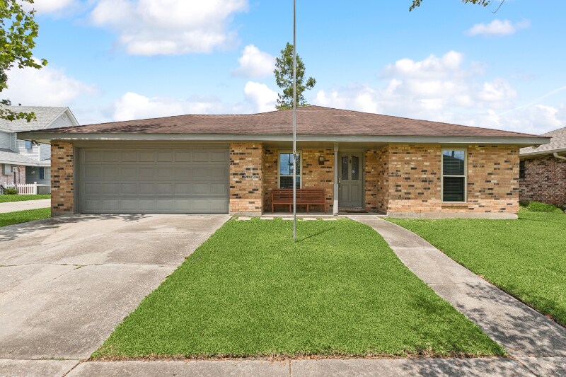 30 Azalea Ct in Marrero, LA - Building Photo