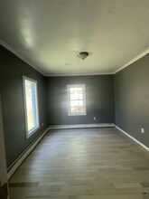 12 Falkirk Ave in Woodbury, NY - Foto de edificio - Building Photo