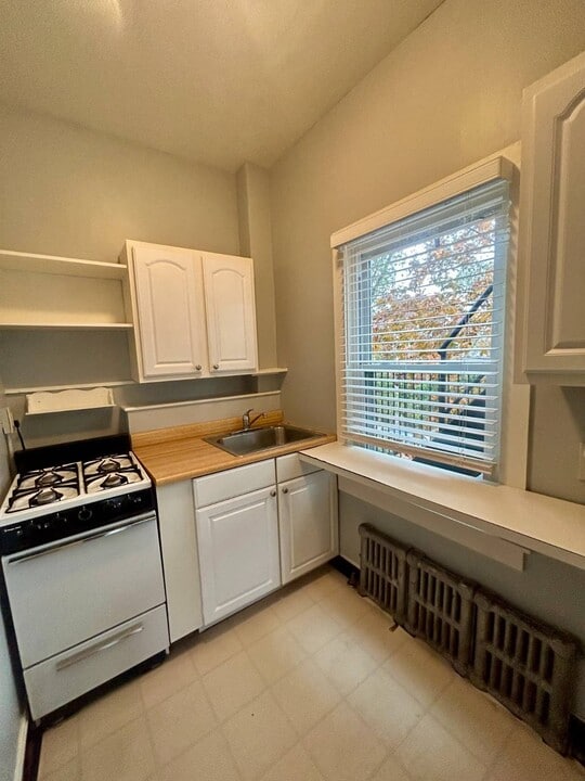 107 Caroline St in Saratoga Springs, NY - Building Photo