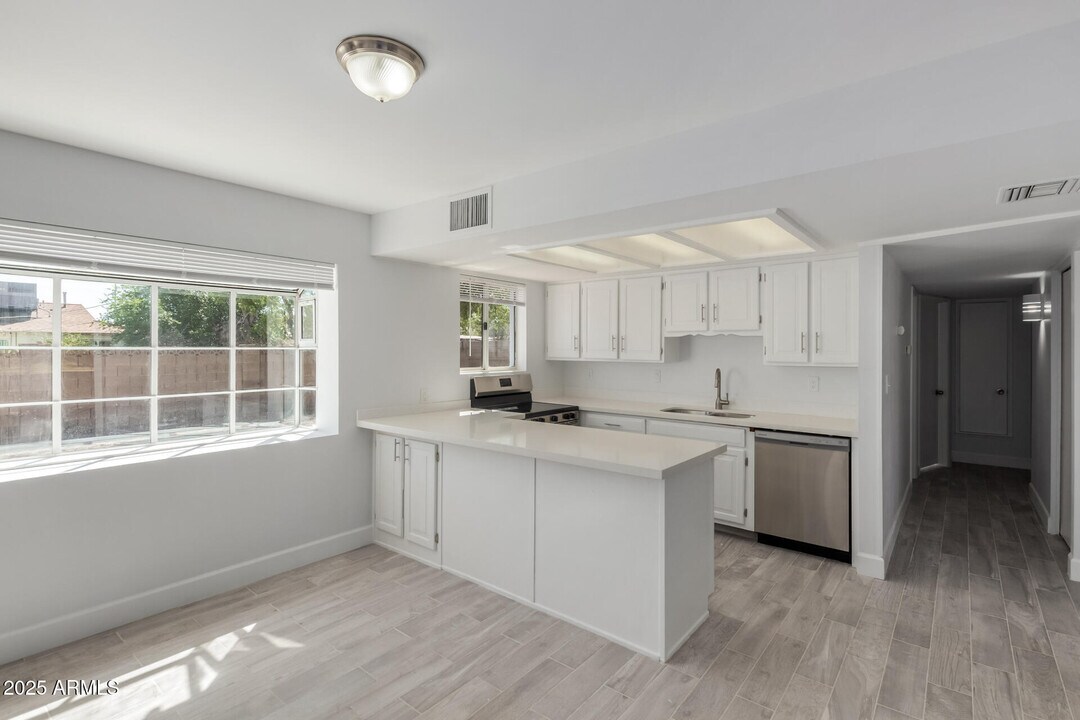 1037 N 74th St in Scottsdale, AZ - Building Photo