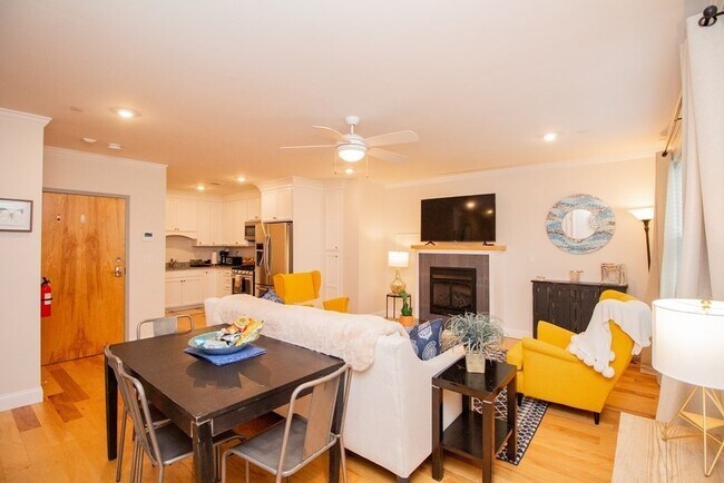 1002 Tremont St, Unit 1 in Boston, MA - Building Photo - Building Photo