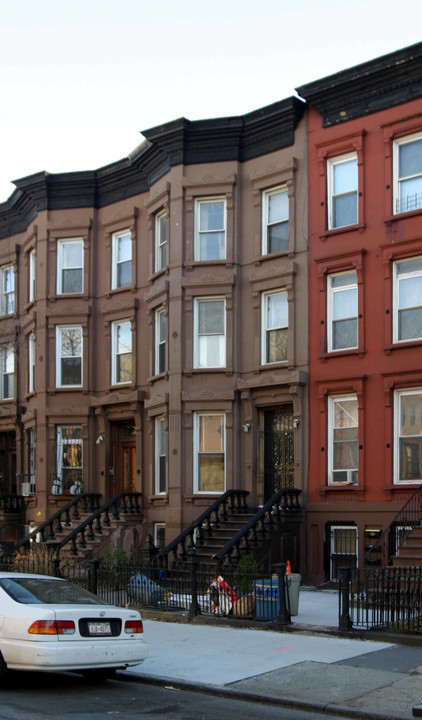 152 Halsey St in Brooklyn, NY - Foto de edificio