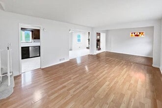 20 Meadow Dr in Little Falls, NJ - Building Photo - Building Photo