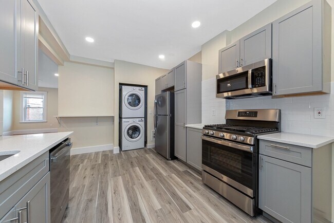 40 Brackett St, Unit 3 in Boston, MA - Building Photo - Building Photo