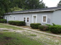 6115 E National Cemetery Rd in Florence, SC - Foto de edificio - Building Photo