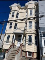 422 St Pauls Ave in Jersey City, NJ - Building Photo