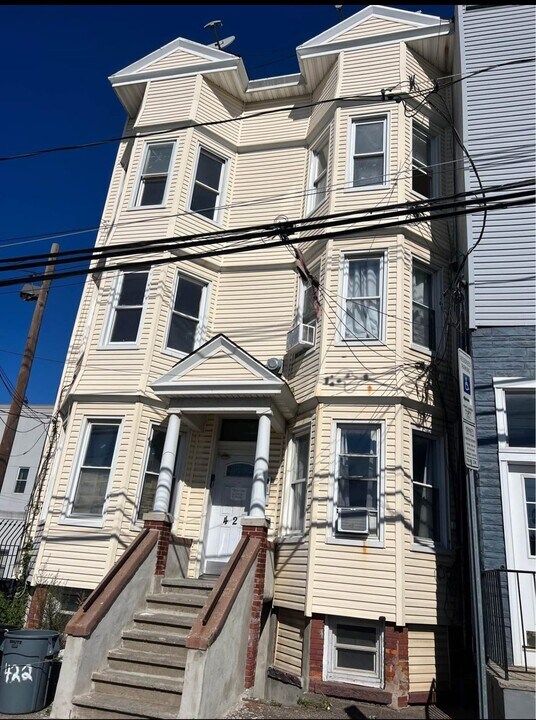 422 St Pauls Ave in Jersey City, NJ - Building Photo