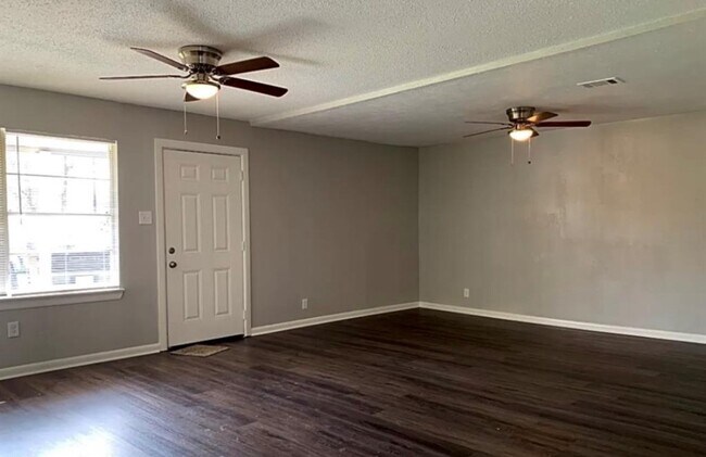 5427 Willow Glen Dr in Houston, TX - Building Photo - Building Photo