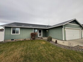509 Chelan Ave in Moxee, WA - Building Photo