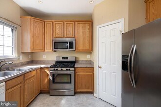 8611 Ellesmere Way in Linton Hall, VA - Building Photo - Building Photo