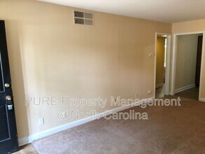 2804 Carriage Dr in Winston-Salem, NC - Building Photo - Building Photo