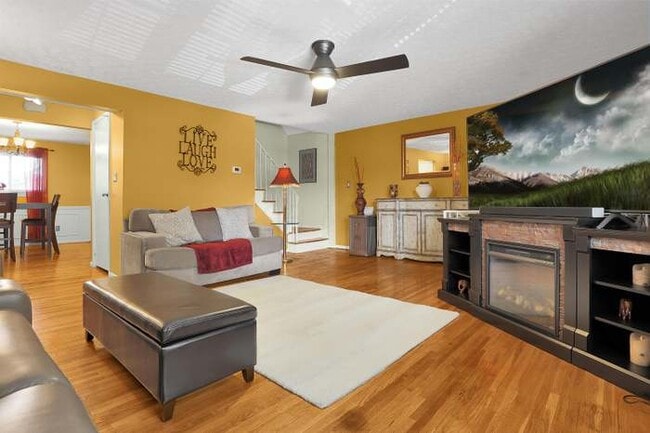 property at 2842 Kingsrowe Ct