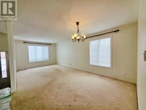 12 Revelstoke Ct in Barrie, ON - Building Photo - Building Photo