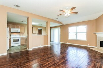 6901 Baybridge Dr in Arlington, TX - Building Photo - Building Photo