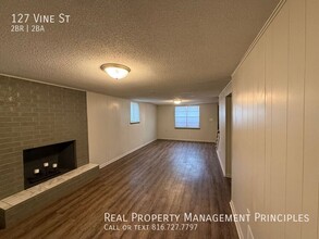 127 Vine St in Platte City, MO - Building Photo - Building Photo
