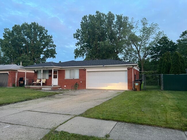 4922 Sanford Dr
