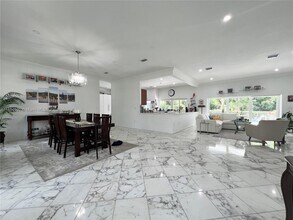 4934 NW 94th Doral Pl in Doral, FL - Building Photo - Building Photo
