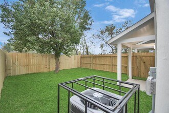 2413 Chew St in Houston, TX - Building Photo - Building Photo