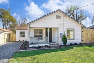 505 Malone St in Tomball, TX - Building Photo