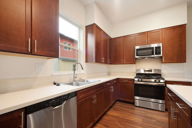 306 F St in Colma, CA - Building Photo - Building Photo