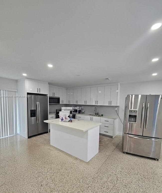 4970 NW 182nd St in Miami Gardens, FL - Building Photo - Building Photo