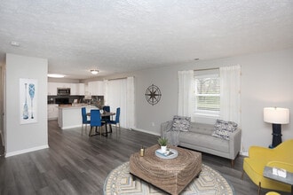 Spinnaker Court Apartments in Indianapolis, IN - Building Photo - Interior Photo