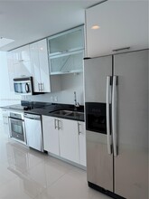 60 SW 13th St, Unit 3806 in Miami, FL - Building Photo - Building Photo