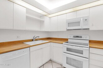 5035 N 10th Pl-Unit -108 in Phoenix, AZ - Building Photo - Building Photo