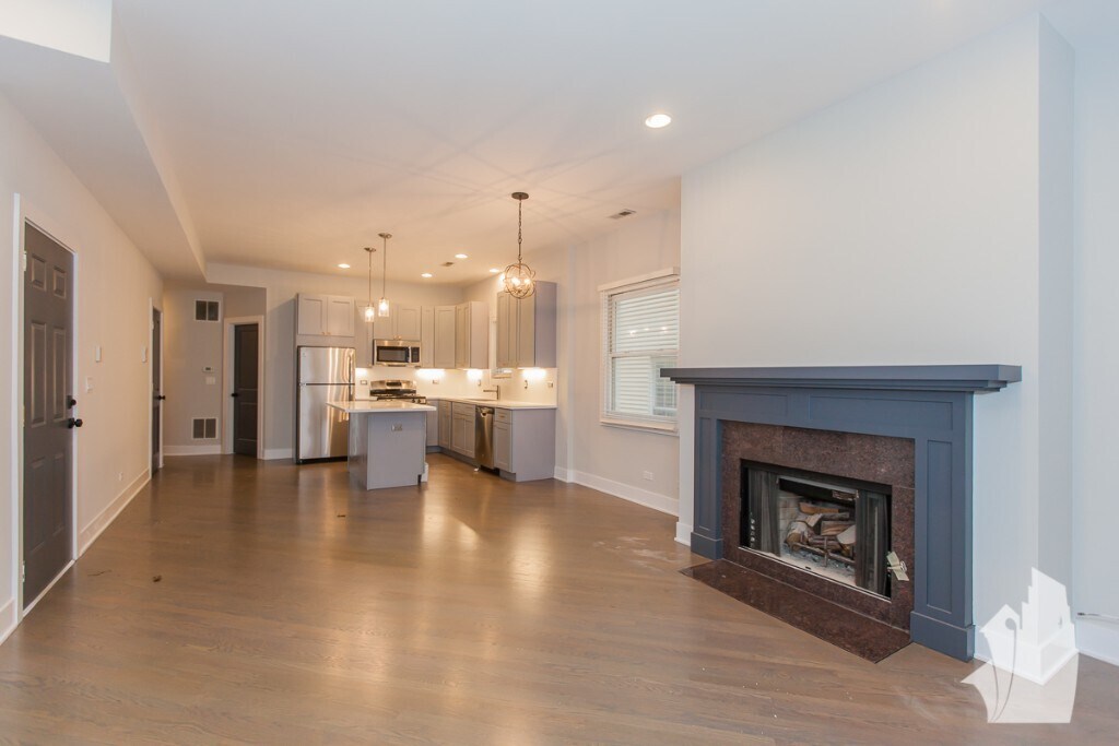 2714 N Wayne Ave, Unit 2 in Chicago, IL - Building Photo