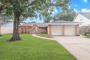 4611 Wee Lassie Ln in Houston, TX - Building Photo
