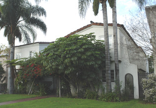 2065-2071 N Vermont Ave in Los Angeles, CA - Building Photo - Building Photo