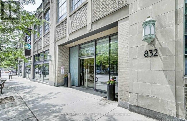832-2832 Bay St. in Toronto, ON - Building Photo - Building Photo