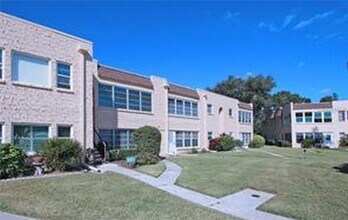 221 Cedarwood Cir in Seminole, FL - Building Photo - Building Photo