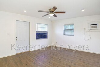 19091 Holly Rd in Ft. Myers, FL - Building Photo - Building Photo