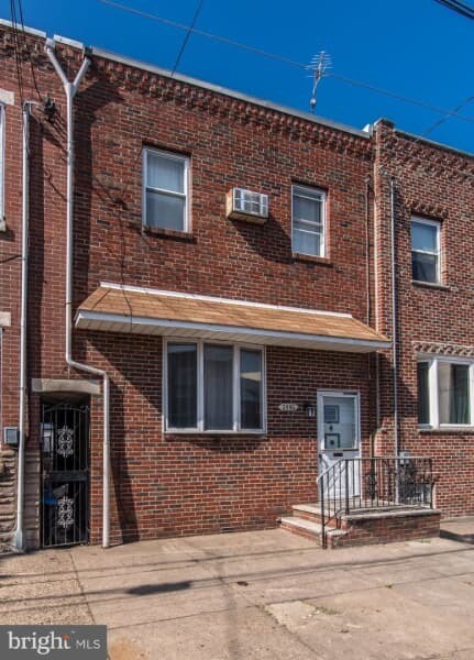 2550 E Clearfield St in Philadelphia, PA - Building Photo