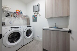 6864 SW 80th St in South Miami, FL - Building Photo - Building Photo