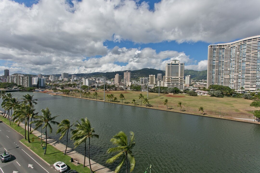 2015 Ala Wai Blvd in Honolulu, HI - Building Photo