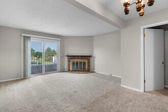 2711 St Francis Dr in Waterloo, IA - Building Photo - Building Photo