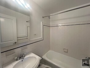 Christopher Street, Unit 5H in New York, NY - Foto de edificio - Building Photo