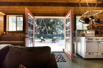 142 N La Luna Ave in Ojai, CA - Building Photo - Building Photo