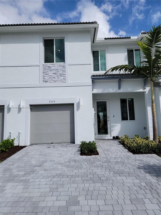 709 SE 14th St in Homestead, FL - Building Photo