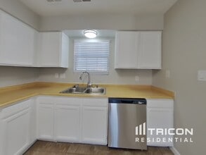 351 Western Hills Dr SE in Rio Rancho, NM - Building Photo - Building Photo