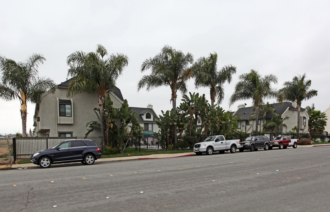 Bayside Villas in San Diego, CA - Building Photo